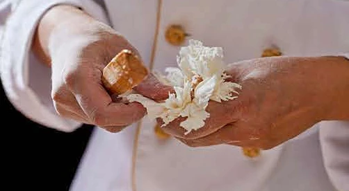 Gathering the shaomai closed in the hand.