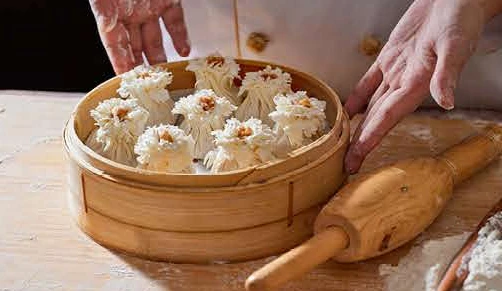The finished tray of shaomai in the bamboo steamer.